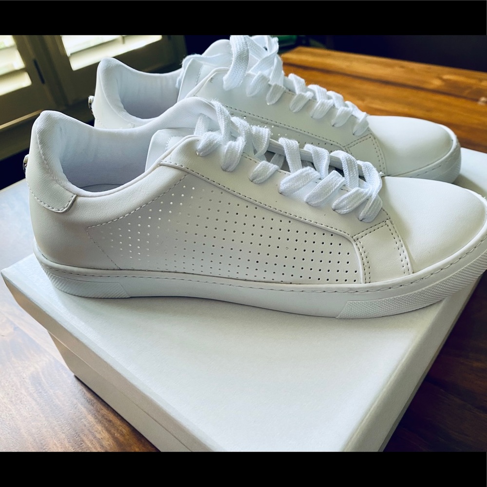 Women’s Steve Madden white sneakers sz 8